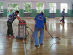 体校清洗篮球场地面
